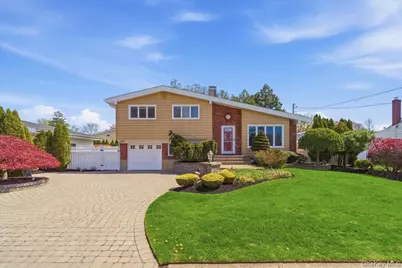 241 W 18th Street, Deer Park, NY 11729 - Photo 2