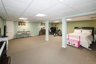 395 Ridgefield Rd, Hauppauge, NY 11788 - Photo 18