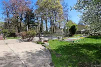 395 Ridgefield Road, Hauppauge, NY 11788 - Photo 20