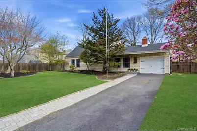 1055 Sipp Avenue, Medford, NY 11763 - Photo 2