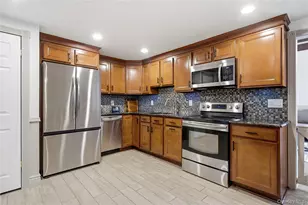 1055 Sipp Ave, Medford, NY 11763 - Photo 14