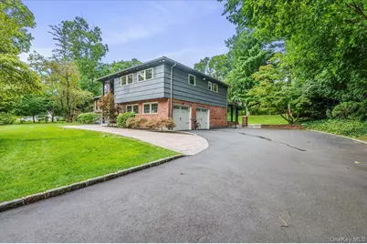 26 Red Brook Road, Great Neck, NY 11024 - Photo 2