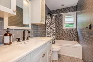 26 Redbrook Rd, Great Neck, NY 11024 - Photo 8