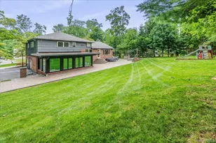 26 Redbrook Rd, Great Neck, NY 11024 - Photo 16
