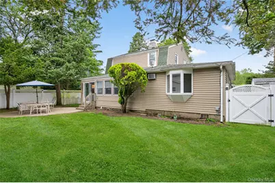 8 7th Street, Carle Place, NY 11514 - Photo 18