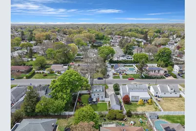 55 Westwood Avenue, Deer Park, NY 11729 - Photo 12