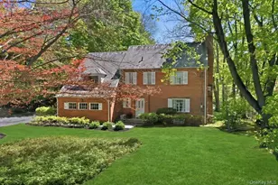 4 The Birches, Roslyn, NY 11576 - Photo 2