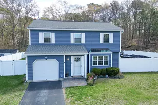 45 Roosevelt Ave, Selden, NY 11784 - Photo 2