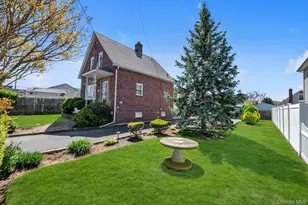 1353 Kiefer Ave, Elmont, NY 11003 - Photo 20