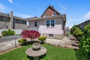 1353 Kiefer Ave, Elmont, NY 11003 - Photo 18