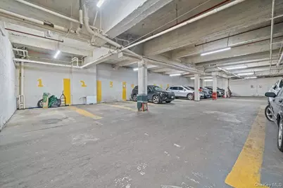 5425 Valles Avenue #2M, Bronx, NY 10471 - Photo 18