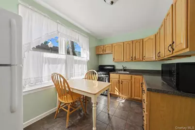 107 Hilltop Acres #107, Yonkers, NY 10704 - Photo 4