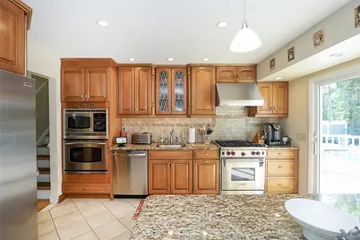 26 Daniel Drive, Glen Cove, NY 11542 - Photo 12