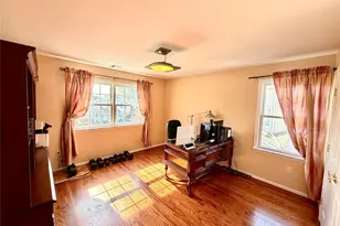 122 Walker Rd, Mineola, NY 11501 - Photo 4