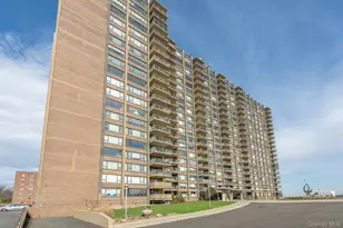 166-25 Powells Cove Blvd, Whitestone, NY 11357 - Photo 12