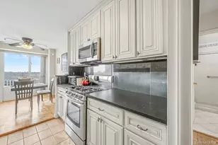 166-25 Powells Cove Blvd, Whitestone, NY 11357 - Photo 8
