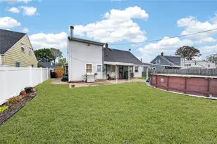 682 Lowell St, Westbury, NY 11590 - Photo 24