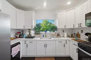 218 Pawnee St, Ronkonkoma, NY 11779 - Photo 6