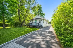 218 Pawnee St, Ronkonkoma, NY 11779 - Photo 2