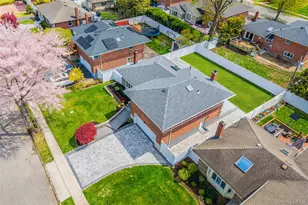 19 Birchwood Park Dr, Syosset, NY 11791 - Photo 4