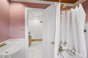 23 Colonial Dr, Smithtown, NY 11787 - Photo 18