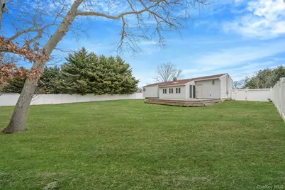 7 Betsy Drive, West Sayville, NY 11796 - Photo 4