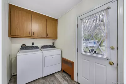 408 Lenox Road #B, Huntington Station, NY 11746 - Photo 28