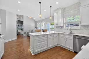 185 Plymouth Blvd, Smithtown, NY 11787 - Photo 10