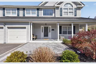 185 Plymouth Boulevard, Smithtown, NY 11787 - Photo 2