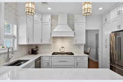 185 Plymouth Boulevard, Smithtown, NY 11787 - Photo 16