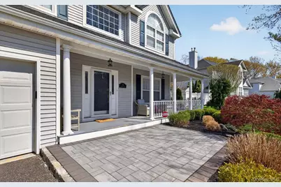 185 Plymouth Boulevard, Smithtown, NY 11787 - Photo 4