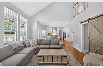 185 Plymouth Boulevard, Smithtown, NY 11787 - Photo 14