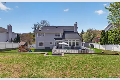 185 Plymouth Boulevard, Smithtown, NY 11787 - Photo 44