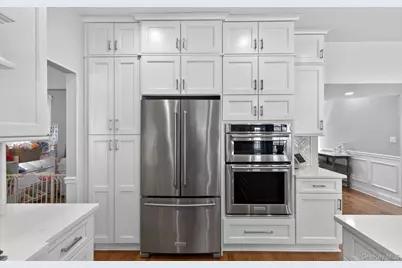 185 Plymouth Boulevard, Smithtown, NY 11787 - Photo 18