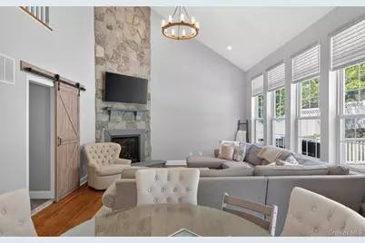 185 Plymouth Boulevard, Smithtown, NY 11787 - Photo 12