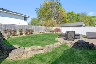 14 Greenway Circle N, Syosset, NY 11791 - Photo 24