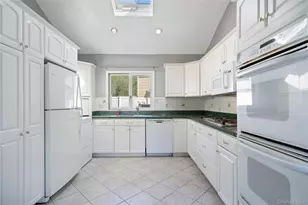 14 Greenway Circle N, Syosset, NY 11791 - Photo 12