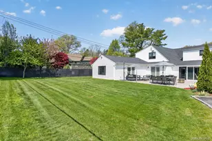 2 Sherwood Ln, Roslyn Heights, NY 11577 - Photo 18
