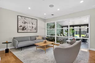 2 Sherwood Ln, Roslyn Heights, NY 11577 - Photo 2
