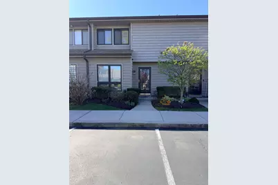 81 Stanford Court #B, Wantagh, NY 11793 - Photo 2