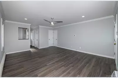 184 Hallock Road #6B1, Lake Grove, NY 11755 - Photo 4
