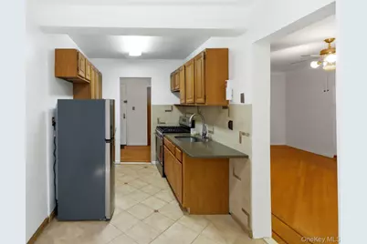 1 Broad Parkway #3M, White Plains, NY 10601 - Photo 4