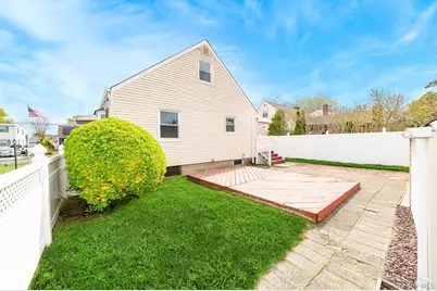 1 Robert Avenue, Massapequa, NY 11758 - Photo 4