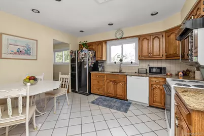 2011 Abbot Avenue, Merrick, NY 11566 - Photo 8