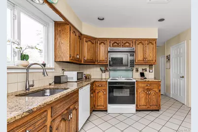 2011 Abbot Avenue, Merrick, NY 11566 - Photo 4