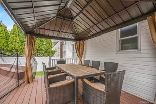 580 Center Briarwood Ave, West Islip, NY 11795 - Photo 48