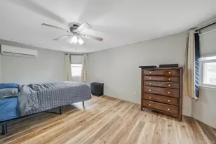 580 Center Briarwood Ave, West Islip, NY 11795 - Photo 26