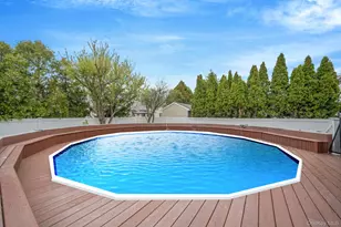 580 Center Briarwood Ave, West Islip, NY 11795 - Photo 40