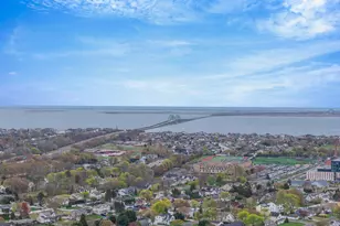 580 Center Briarwood Ave, West Islip, NY 11795 - Photo 50