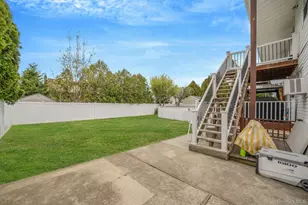 580 Center Briarwood Ave, West Islip, NY 11795 - Photo 42